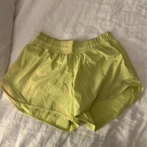 Lululemon hot hotty short in lemon green color size 4 inseam 4”